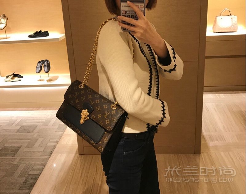 韓國(guó)樂(lè)天免稅店買(mǎi)到新款LV老花金鏈包包_5