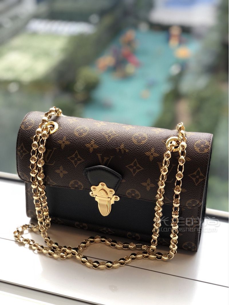 韓國(guó)樂(lè)天免稅店買(mǎi)到新款LV老花金鏈包包_4