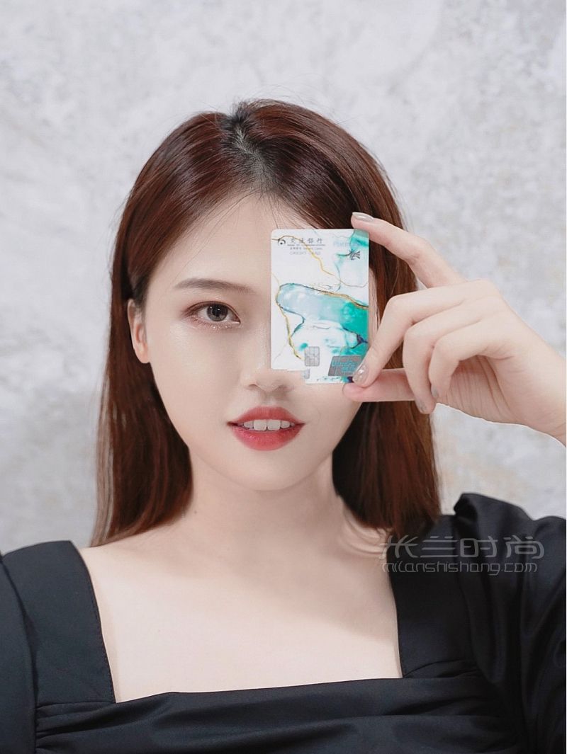 金晨同款 刷卡買單被追問800遍的水晶蜜卡_3