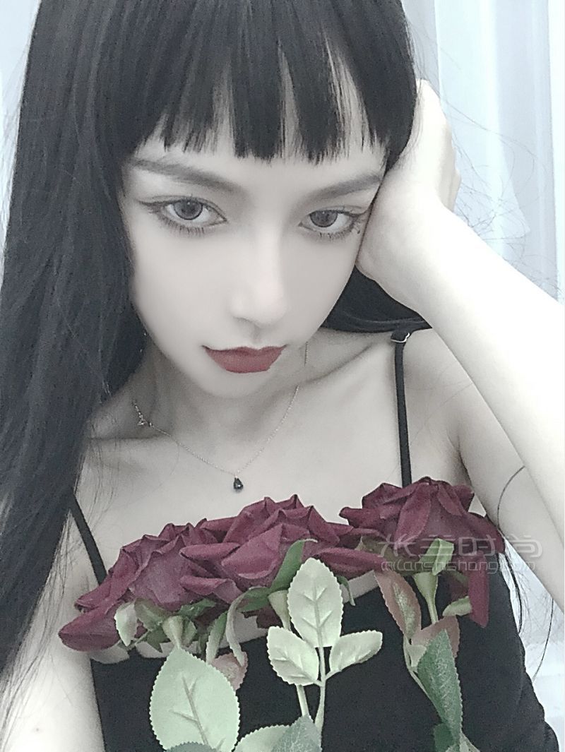 柳三三633無聊在家擼了個川上富江的仿妝玩_3