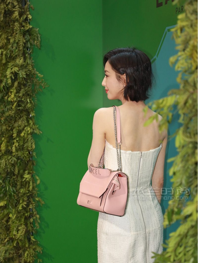 我膨脹了居然敢跟佟麗婭合影！蘭姿怎么樣_9