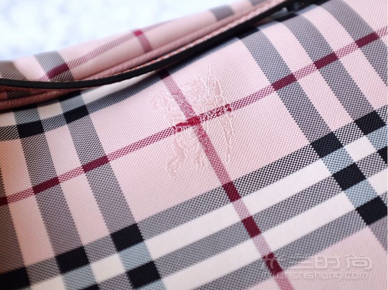 burberry粉色the canter坎特包細(xì)節(jié)及上身圖_6