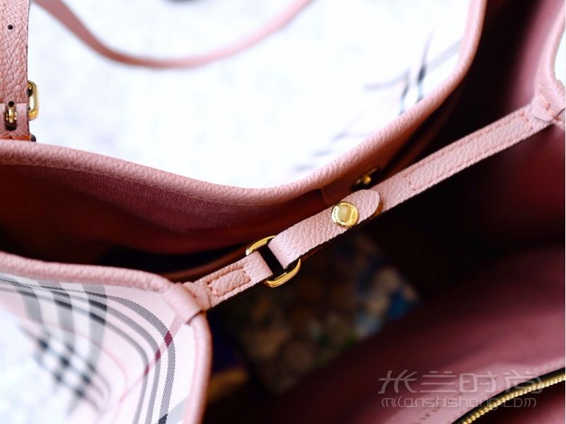 burberry粉色the canter坎特包細(xì)節(jié)及上身圖_3