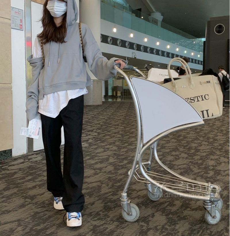 延誤了5h 沒(méi)脾氣的機(jī)場(chǎng)穿搭 那就拍兩張吧_2