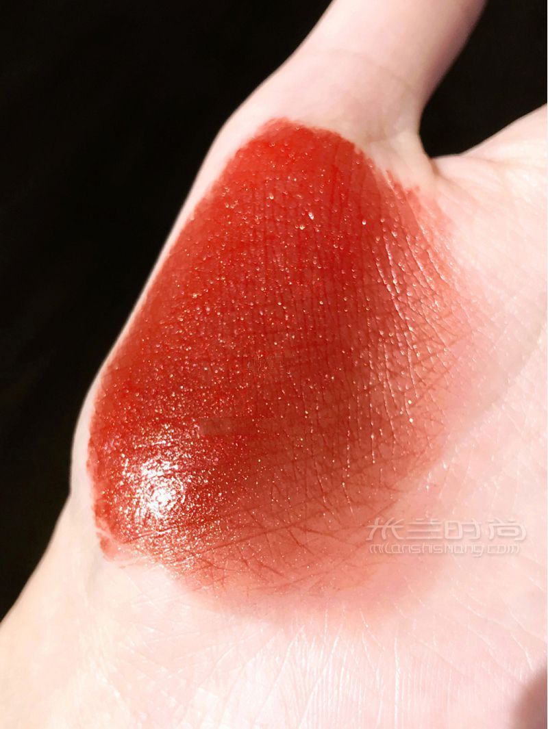 armani官網(wǎng)浪漫琉金花火唇瓣華服 喬治阿瑪尼怎么樣_7