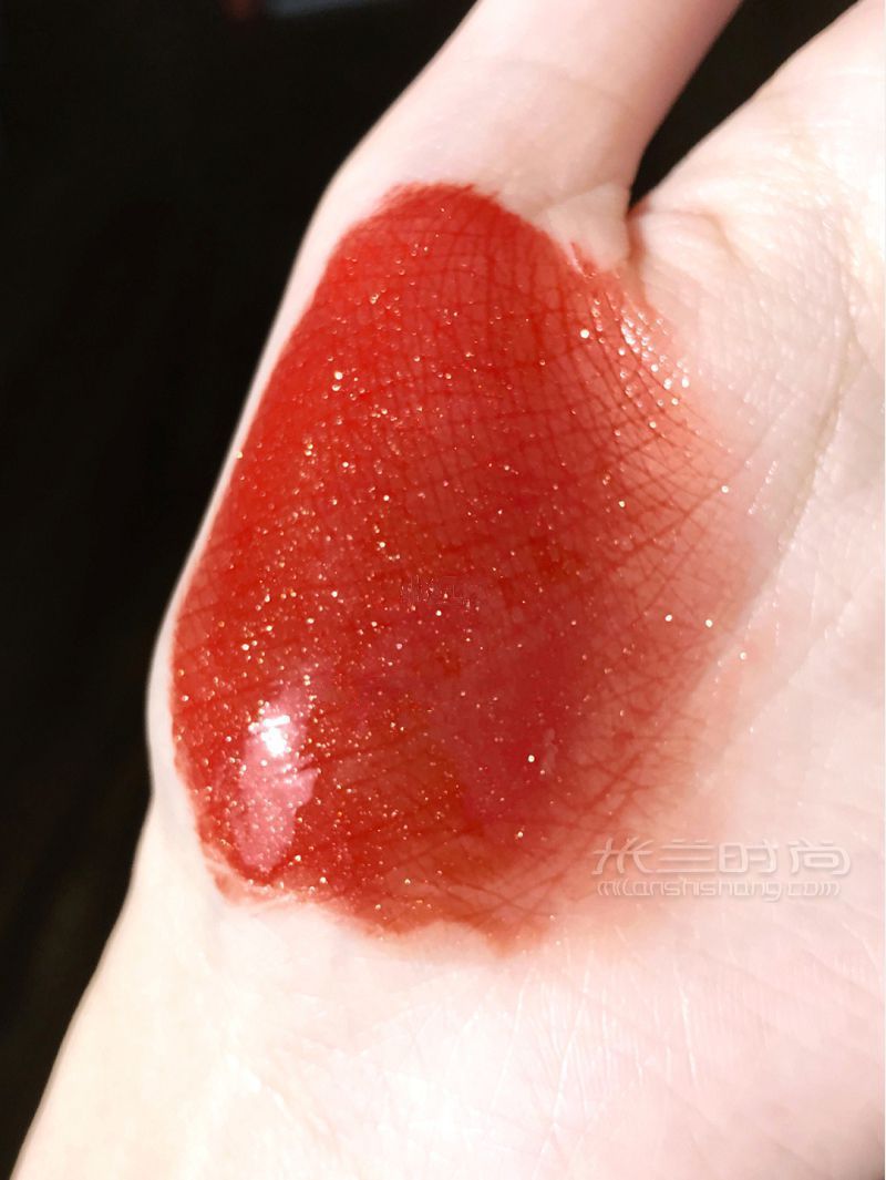 armani官網(wǎng)浪漫琉金花火唇瓣華服 喬治阿瑪尼怎么樣_8