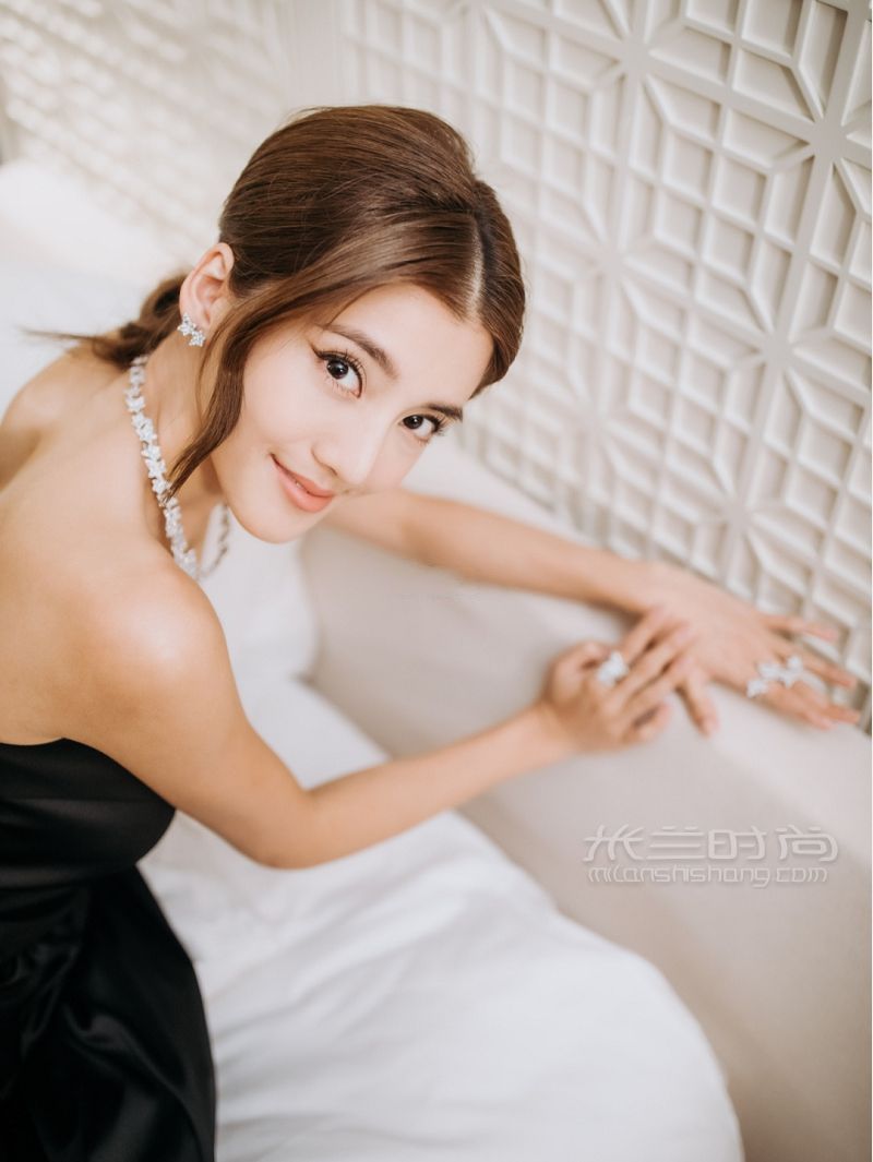 朋友幫我設(shè)計(jì)黑裙_1