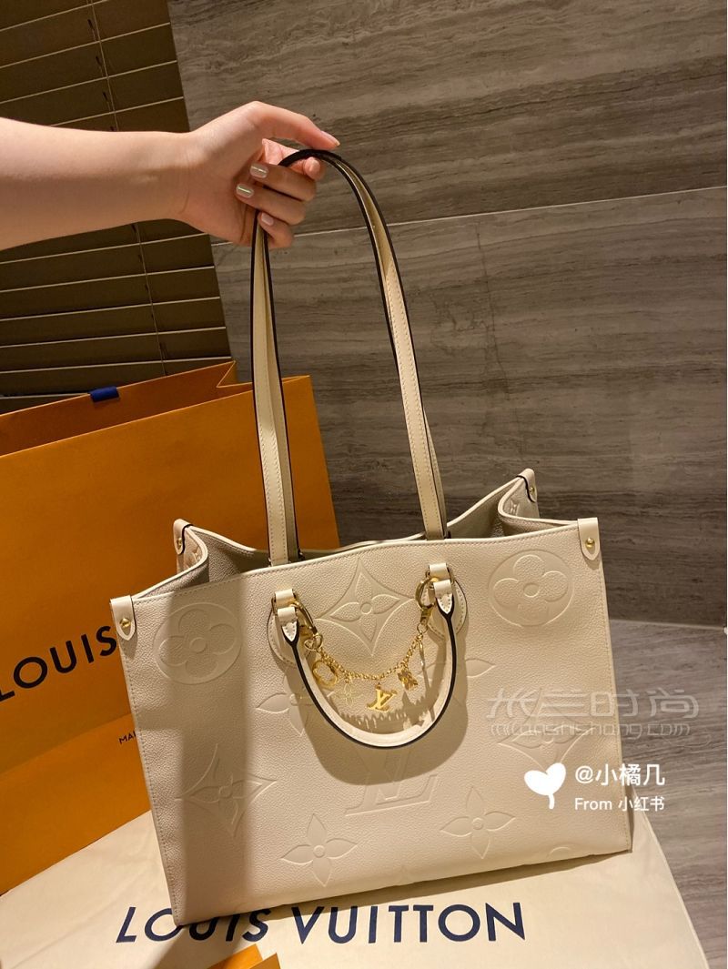 新款LV 2020 Onthego買到奶白色現(xiàn)貨哦_3