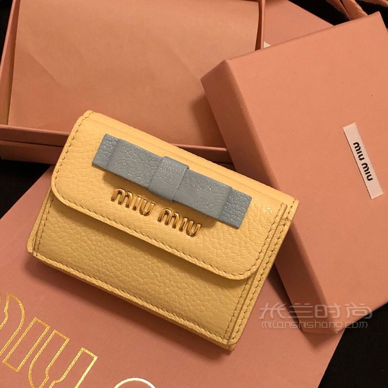 miumiu小錢包可愛的黃色配藍(lán)色蝴蝶結(jié)小錢包_1