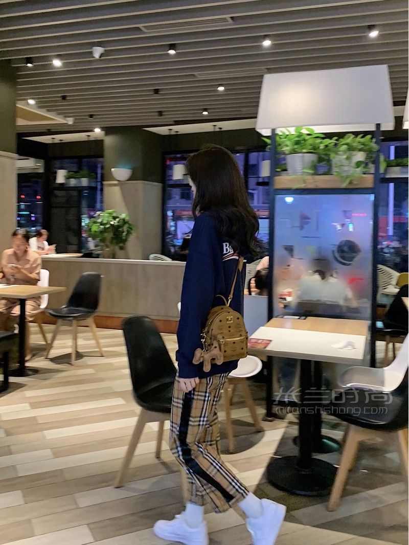 巴黎世家衛(wèi)衣巴寶莉褲子mcm包_4