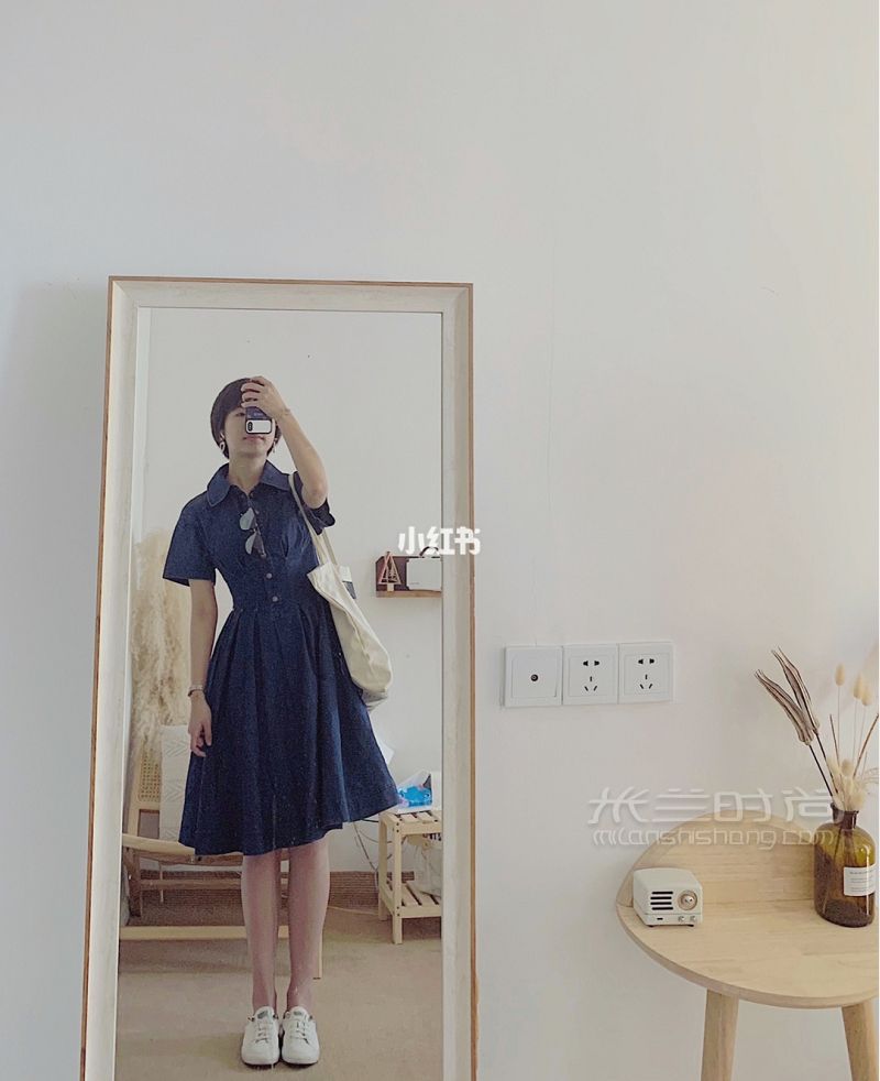 對(duì)鏡自拍和閨蜜出門前咔嚓臭美了兩張穿搭_2