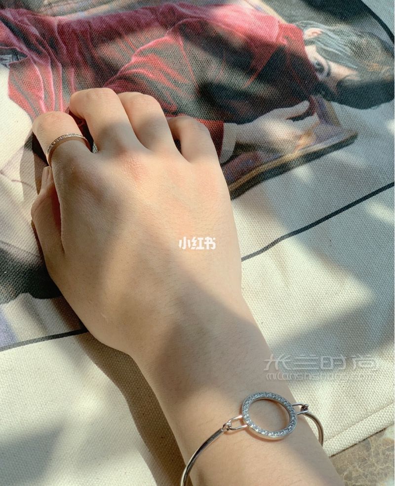 對(duì)鏡自拍和閨蜜出門前咔嚓臭美了兩張穿搭_5