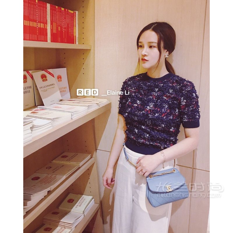 穿搭香奈兒2019春夏包包推薦香奈兒霧霾藍口蓋包_8