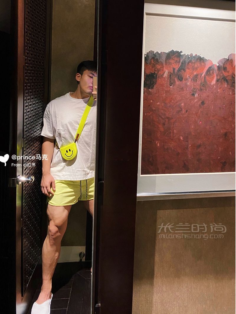 熒光色真的顯黑嗎？ 購物分享Loewe笑臉包_1