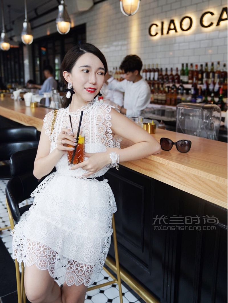 夏日穿搭推薦時尚又精致的白色百搭手表_1