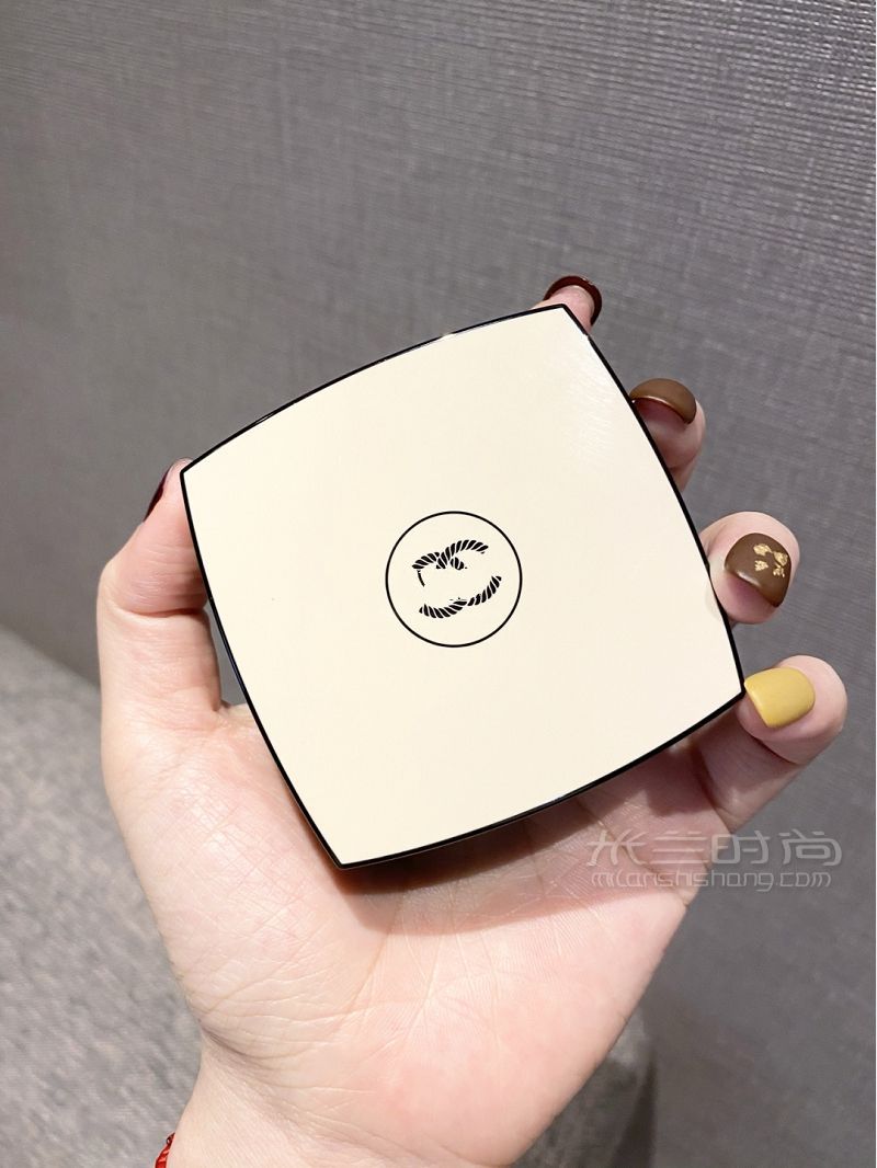 我服香奈兒的底妝就沒有不好用的。_2