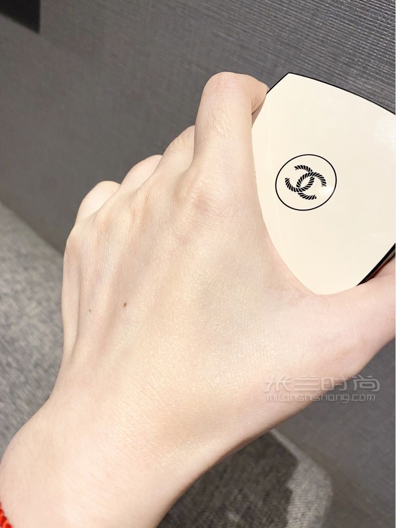 我服香奈兒的底妝就沒有不好用的。_5