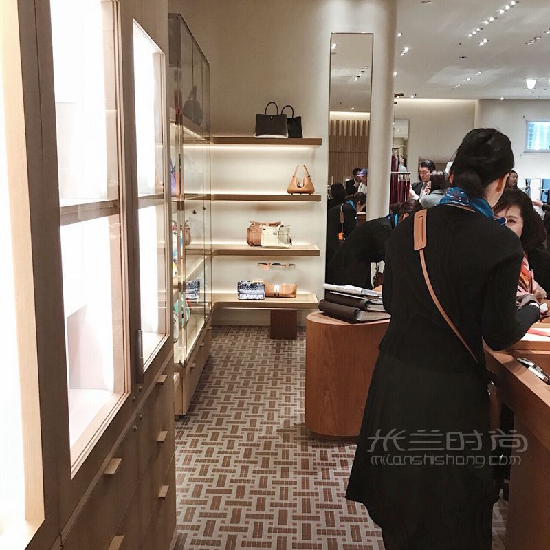 日本東京新宿Hermes買到黑金B(yǎng)irkin 30_7