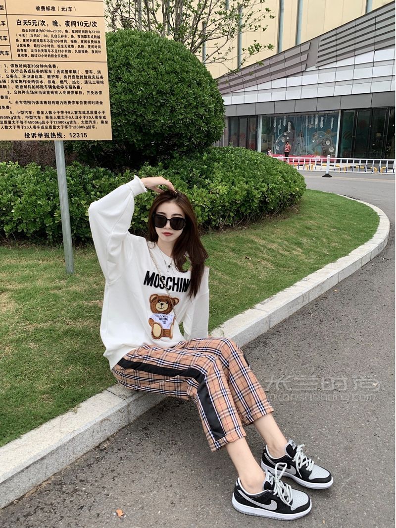 莫斯奇諾衛(wèi)衣巴寶莉Nike影子灰莫斯奇諾怎么樣_2