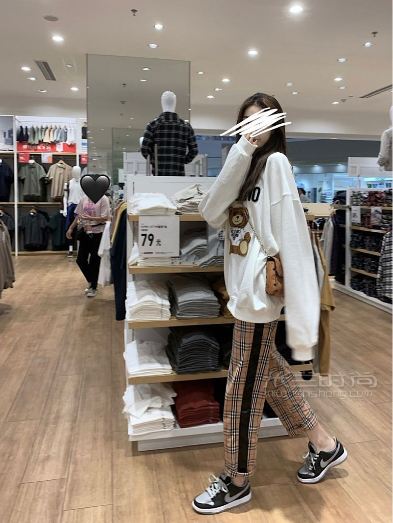 莫斯奇諾衛(wèi)衣巴寶莉Nike影子灰莫斯奇諾怎么樣_8