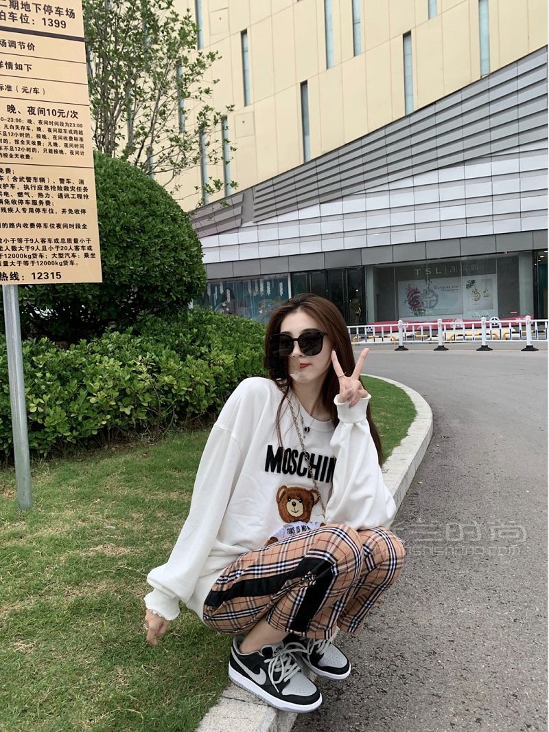 莫斯奇諾衛(wèi)衣巴寶莉Nike影子灰莫斯奇諾怎么樣_3
