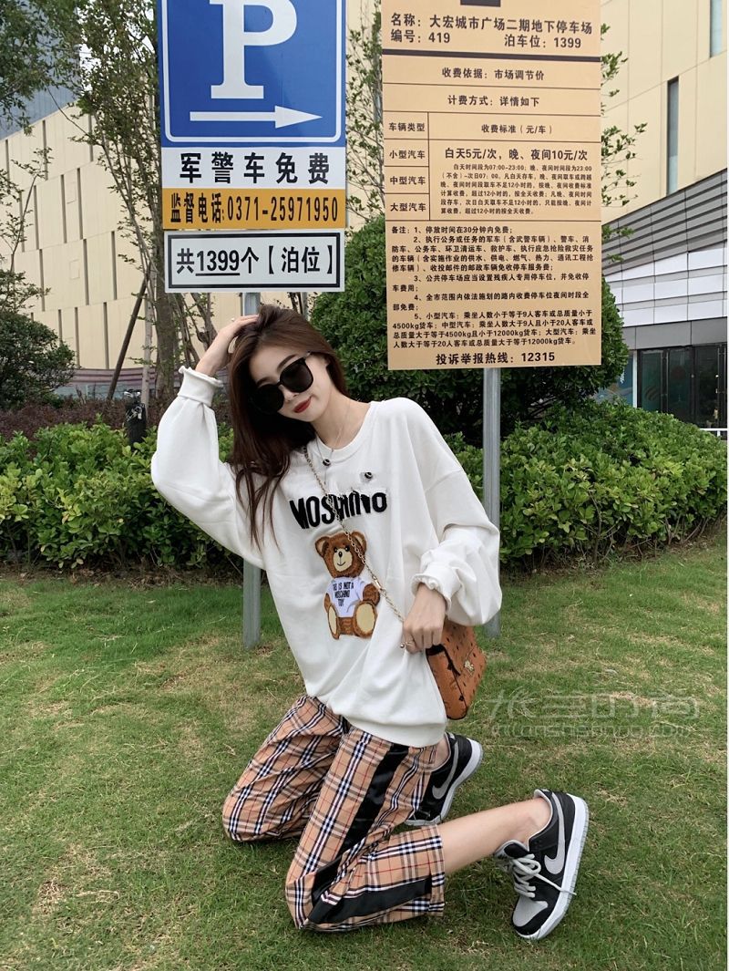 莫斯奇諾衛(wèi)衣巴寶莉Nike影子灰莫斯奇諾怎么樣_5