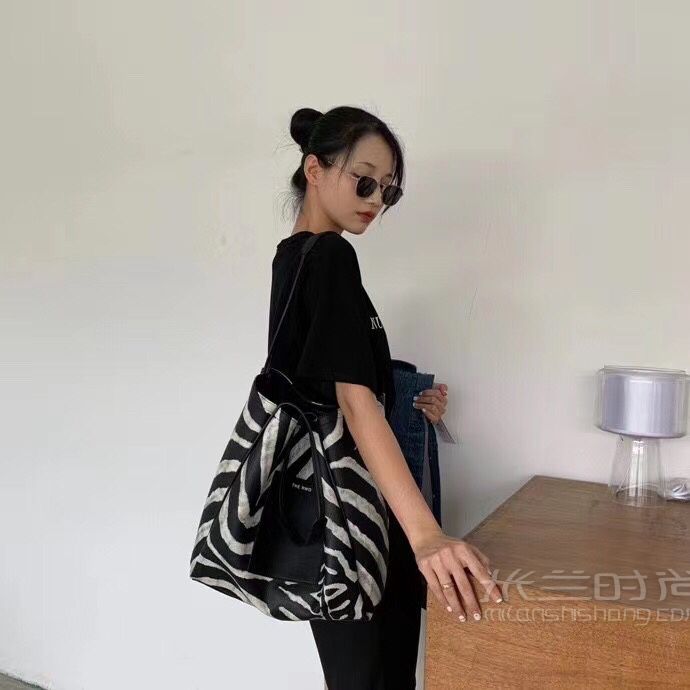 分享一只平價又超A的大包-韓國-女包-托特-曬新包_3