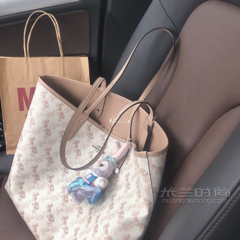 Coach這個馬車托特包上班背也太實用了_2