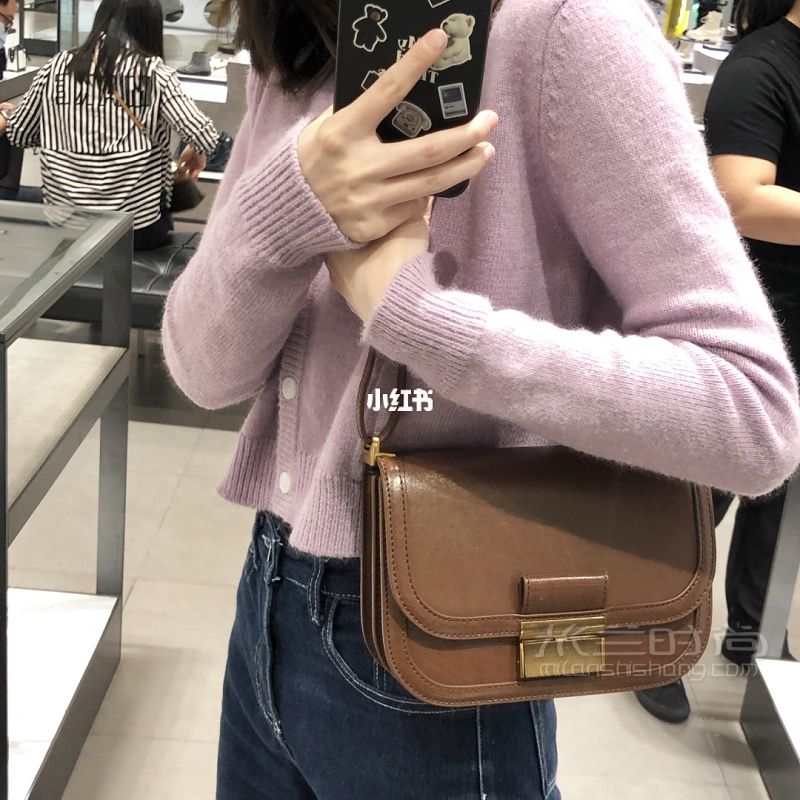 看官網圖后入小ck這只復古包 charleskeith怎么樣_1