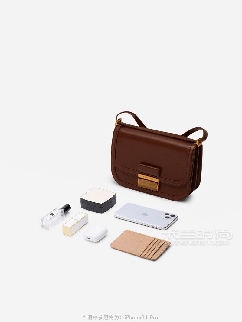 看官網圖后入小ck這只復古包 charleskeith怎么樣_3