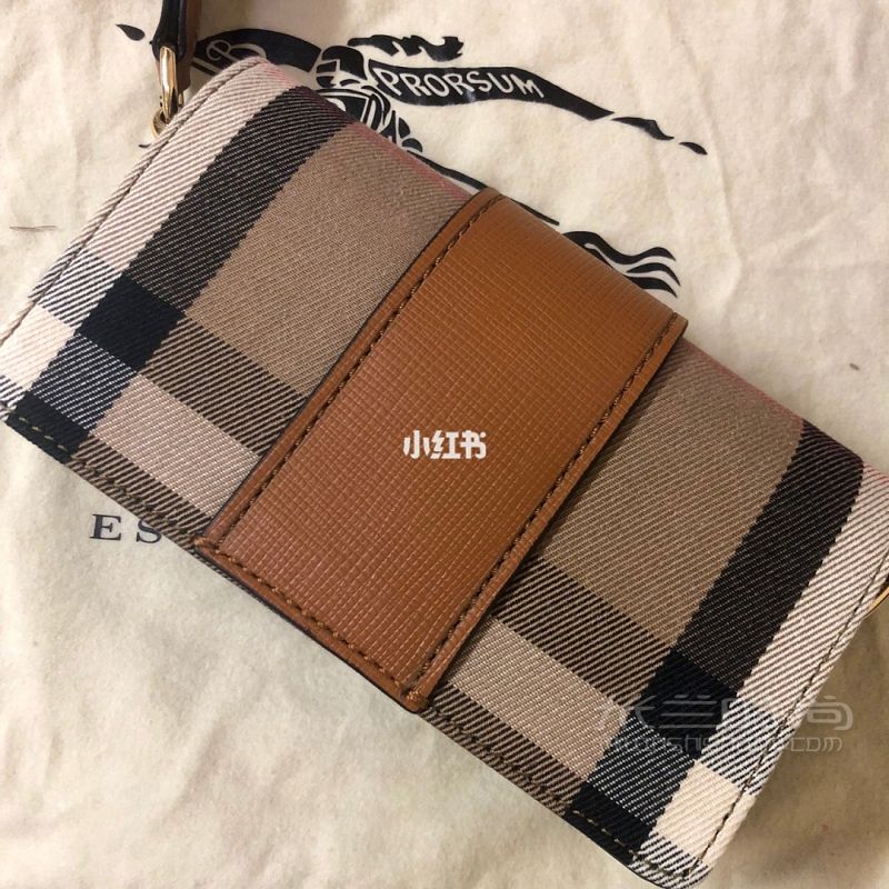 Burberry The Buckle 巴寶莉_2