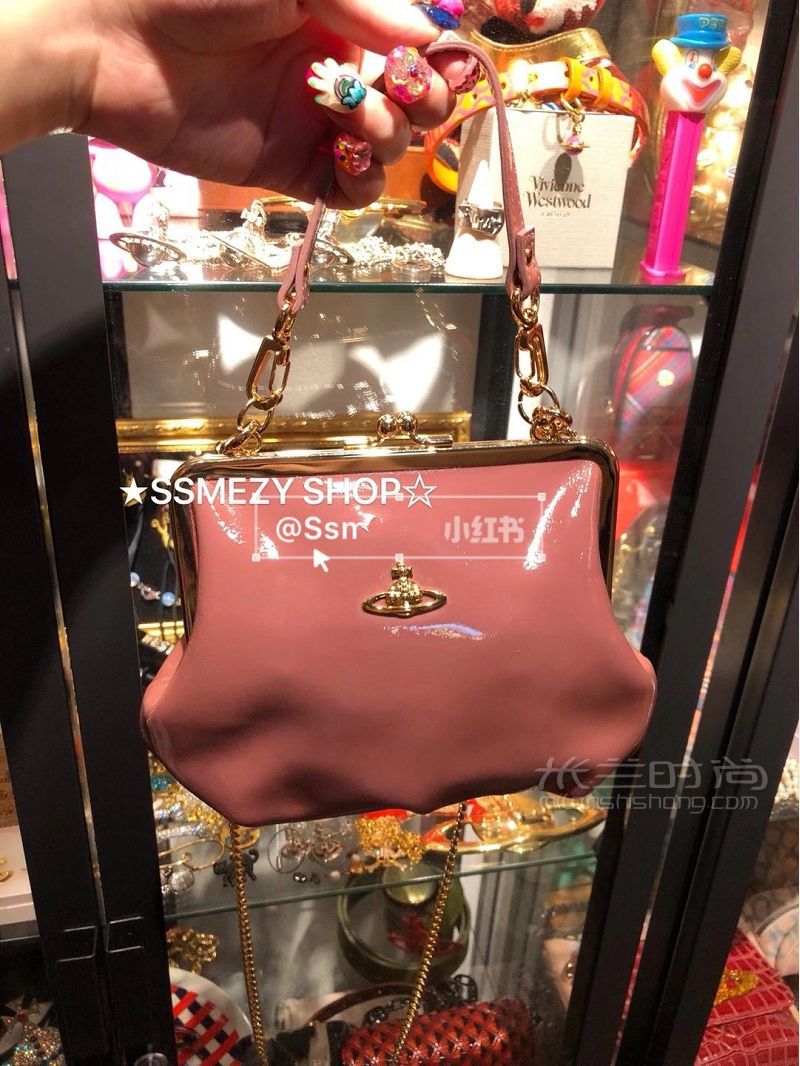 Vivienne Westwood絕美煙粉色漆皮餃子包 薇薇安·魏斯伍德怎么樣_5