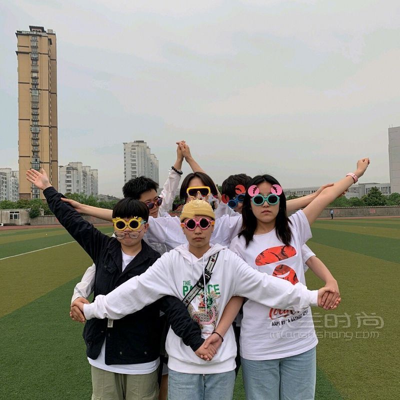 畢業(yè)照怎么拍-怎么拍畢業(yè)照？_5