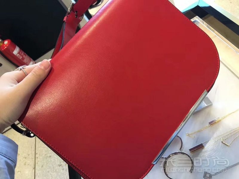 Lancel蘭姿 Bianca系列品牌特色紅 超實用超簡潔 蘭姿怎么樣_1