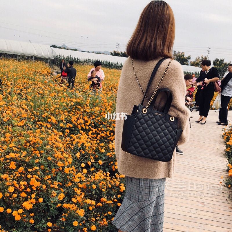 小ck 秋冬東西多喜歡容量大的小仙女們的 小ck菱格包_1