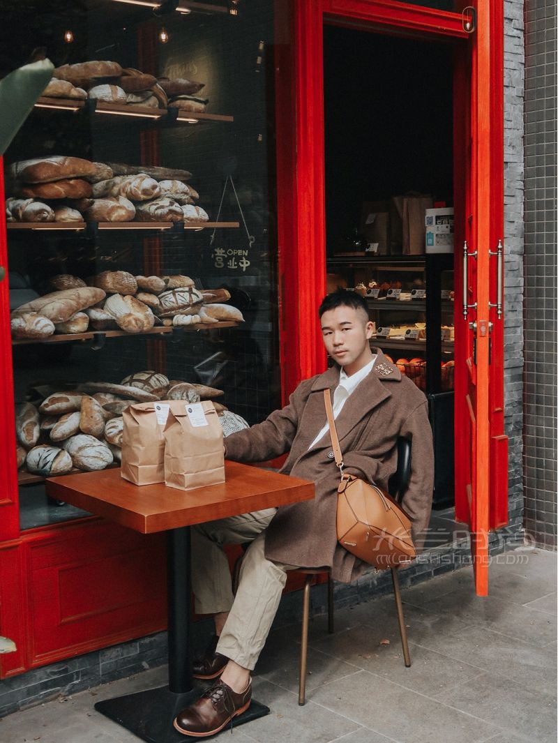 成都探店 藏在街角的阿瑪尼紅歐包店_1
