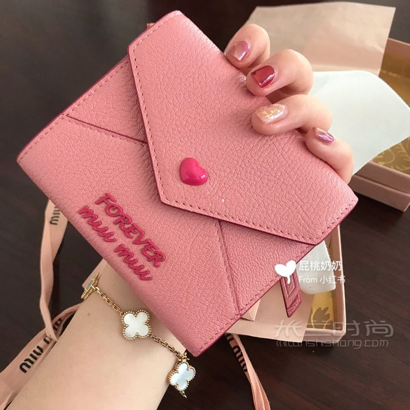MiuMiu 少女色錢包 信封包 卡包 圣誕節(jié)禮物推薦_1