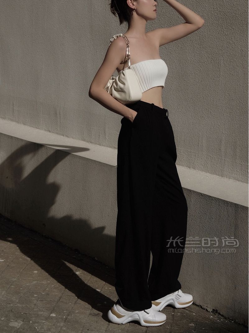 新款LV老爹鞋 可甜可鹽穿搭Look2_5