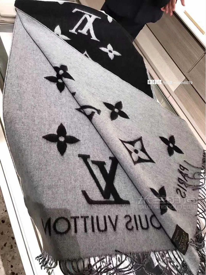 專柜巧遇LV黑白羊絨圍巾 純羊毛圍巾購買攻略_2