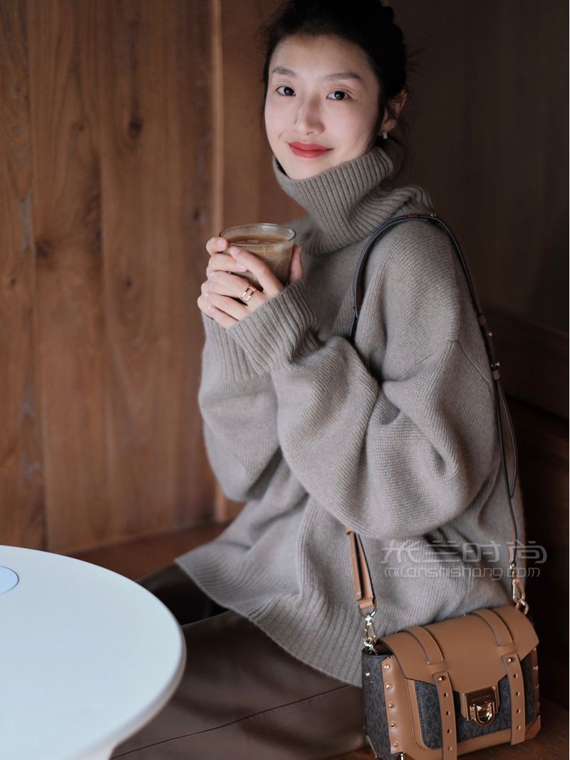 羊絨女孩秋冬穿搭 摩卡色百搭MK女包_1