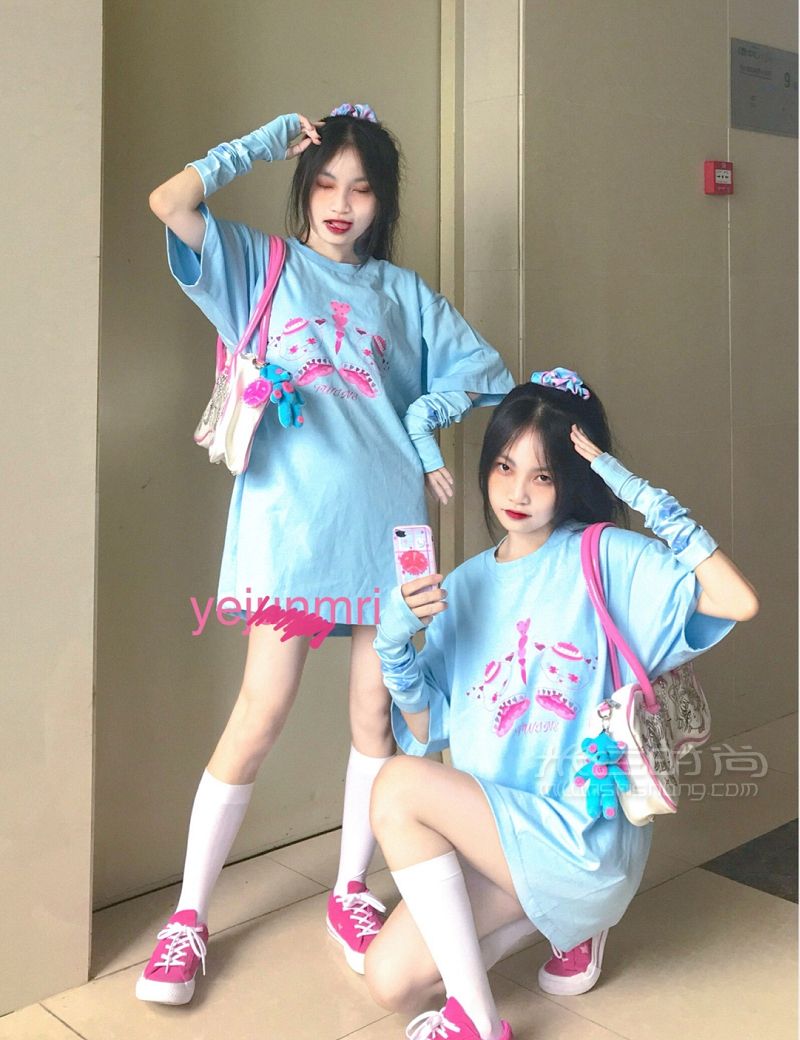嫩藍(lán)色粉色原創(chuàng)少女穿搭藍(lán)色粉色漆皮包_1