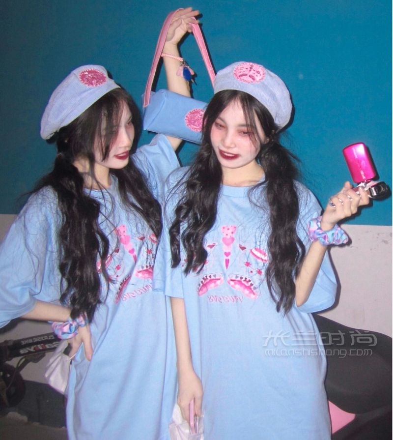 嫩藍(lán)色粉色原創(chuàng)少女穿搭藍(lán)色粉色漆皮包_4