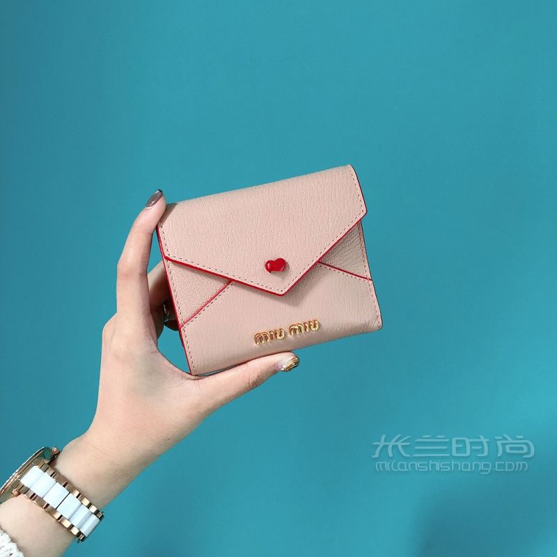 miumiu愛心短款錢包 ?。iu家真是永遠不缺少女心_2