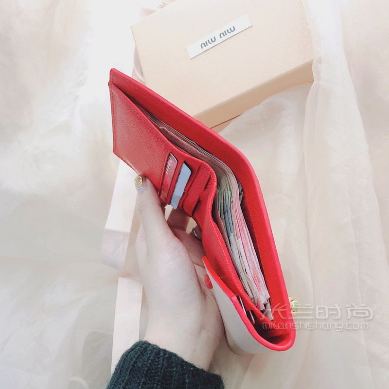 miumiu愛心短款錢包 ??！miu家真是永遠不缺少女心_5