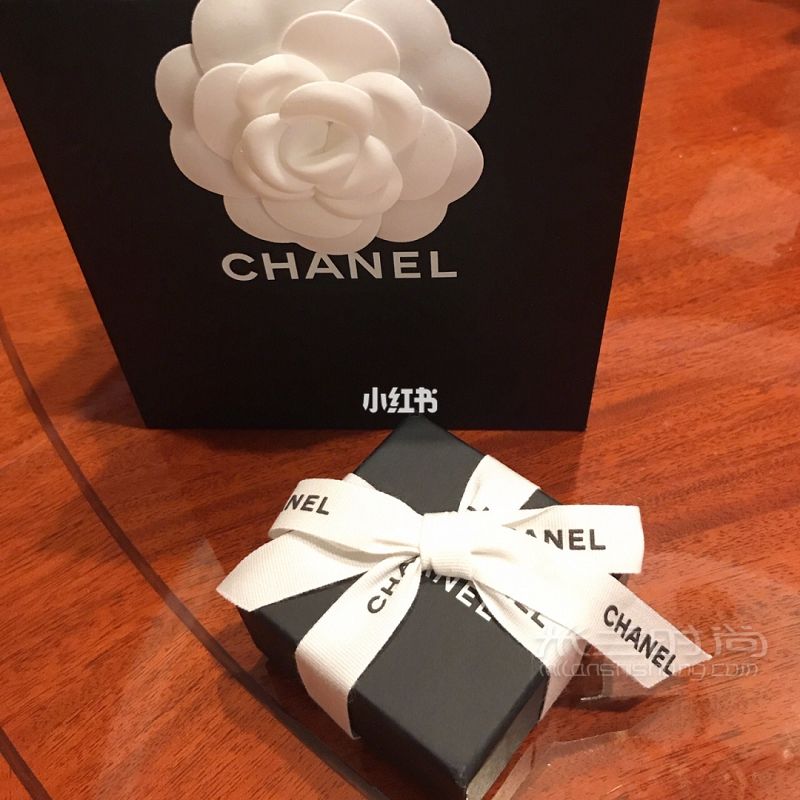 終于買(mǎi)到了香奈兒chanel經(jīng)典耳釘 好早就想買(mǎi)chanel經(jīng)典款的耳釘啦！_2