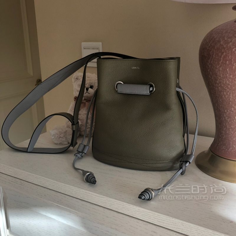 特別的配色 Lancel Le Huit小水桶_2