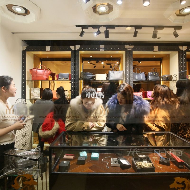 二手奢侈品交易市場(chǎng)開業(yè)1千 買古馳2千_4