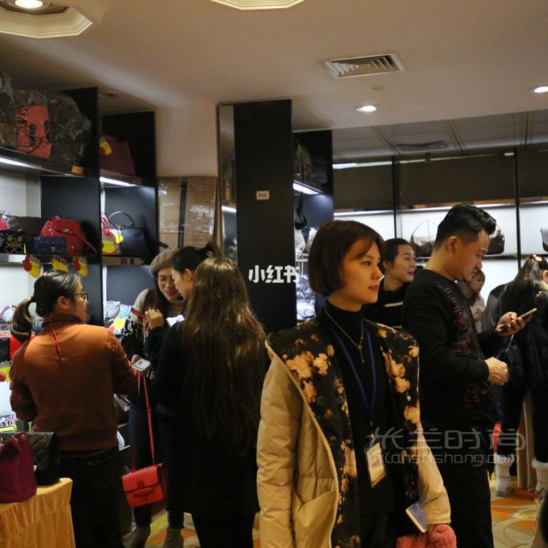 二手奢侈品交易市場(chǎng)開業(yè)1千 買古馳2千_9