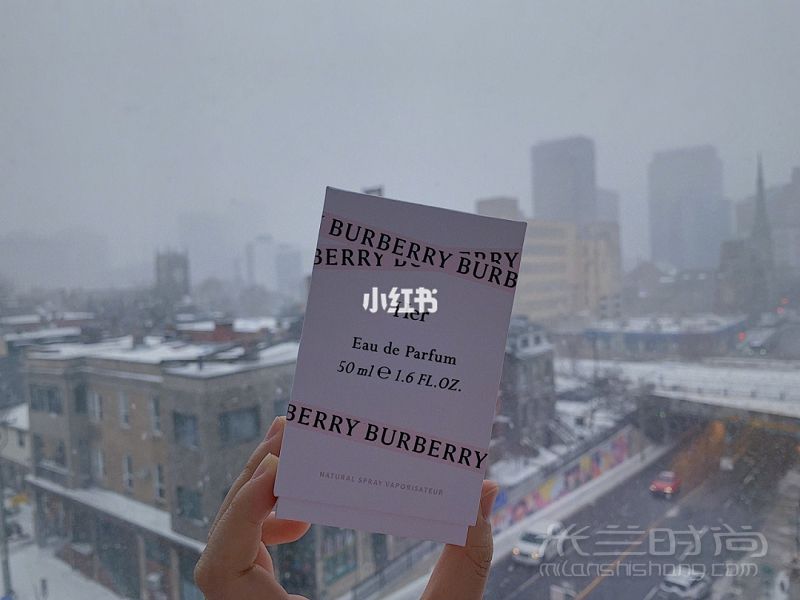 草莓牛奶味的無(wú)敵少女香?。?Burberry Her香水這么多年以來(lái)的最?lèi)?ài)_2