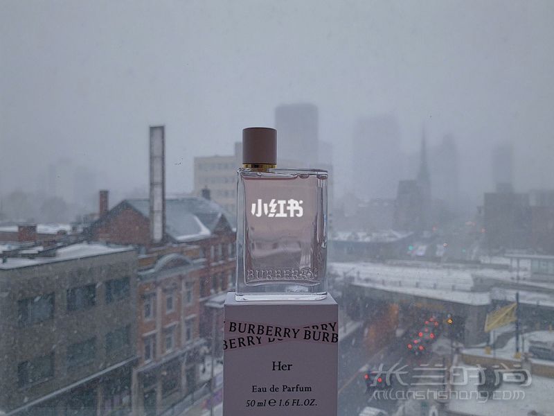 草莓牛奶味的無(wú)敵少女香?。?Burberry Her香水這么多年以來(lái)的最?lèi)?ài)_3